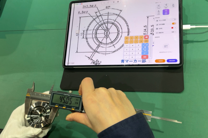 紙図面もデータ化しており、Bluetoothチップが内蔵された器具で測定結果を自動反映できる。 (出所:テルミック提供資料)