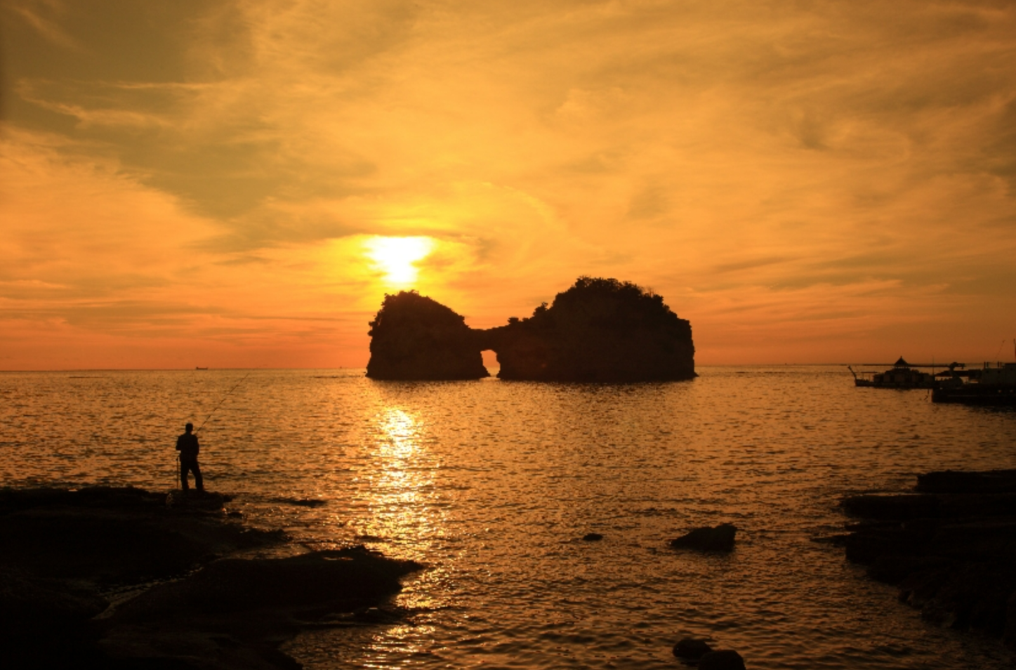 円月島と夕日を撮影するフォト体験。体験型プログラムを通じ、顧客との接点が自然に増加している